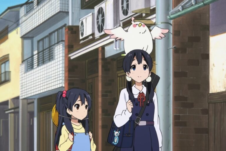 A picture of Anko Kitashirakawa and Tamako Kitashirakawa with Dera Mochimazzi sitting on Tamako's head from the anime Tamako Market.